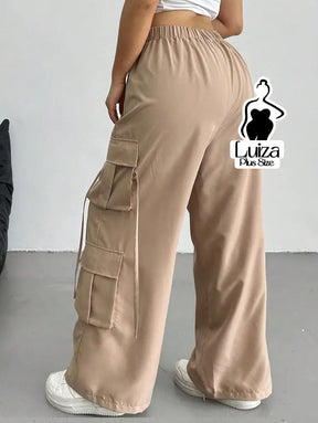 Calça Cargo Wide Leg Cintura Alta Bolsos Laterais Plus Size