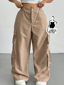 Calça Cargo Wide Leg Cintura Alta Bolsos Laterais Plus Size