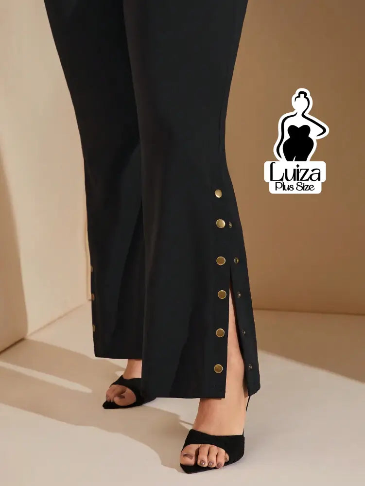 Calça Flare Alfaiataria Botões Laterais Plus Size