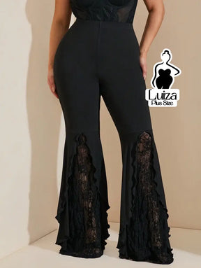 Calça Flare Cintura Alta Recortes De Renda Plus Size