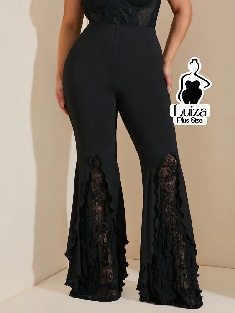 Calça Flare Cintura Alta Recortes De Renda Plus Size