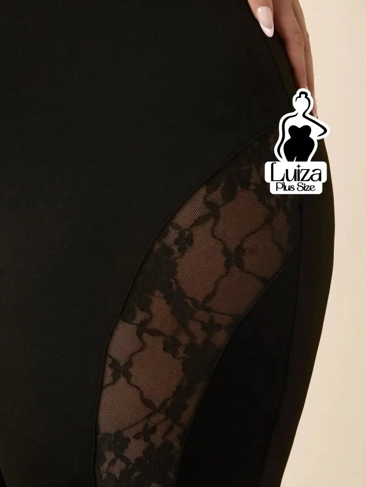 Calça Flare Cintura Alta Recortes Em Renda Plus Size