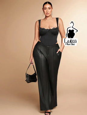 Calça Flare Efeito Couro Cintura Alta Elegante Plus Size