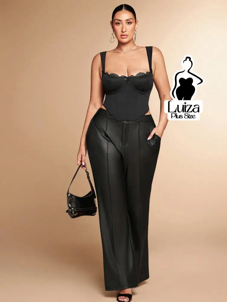 Calça Flare Efeito Couro Cintura Alta Elegante Plus Size