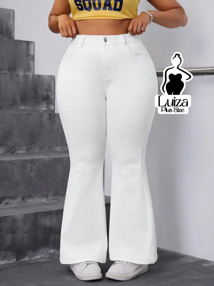 Calça Jeans Flare Cintura Alta Lavagem Escura Plus Size