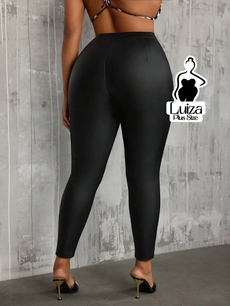 Calça Legging Cintura Alta Recortes Argola Frontal Plus Size