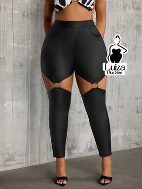 Calça Legging Cintura Alta Recortes Argola Frontal Plus Size