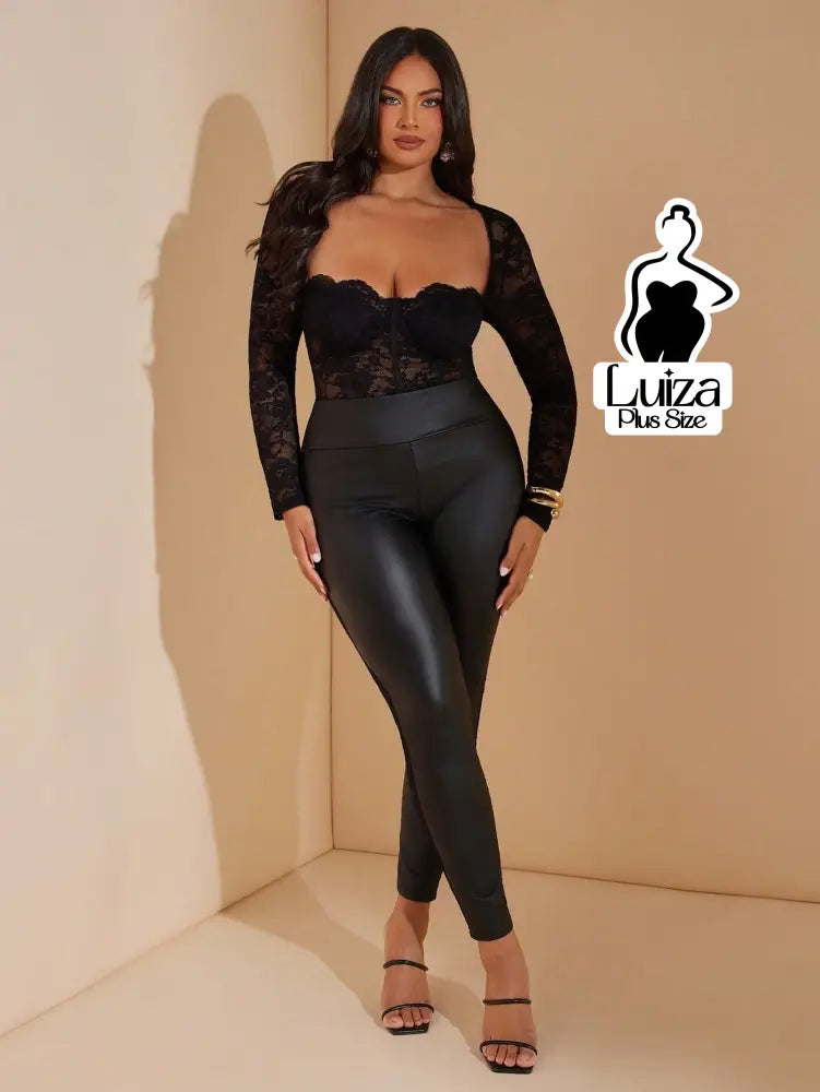 Calça Legging Couro Sintético Laterais Renda Plus Size