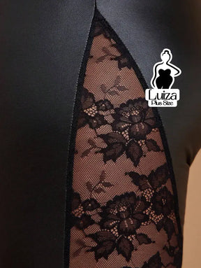 Calça Legging Couro Sintético Laterais Renda Plus Size