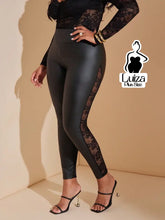 Calça Legging Couro Sintético Laterais Renda Plus Size