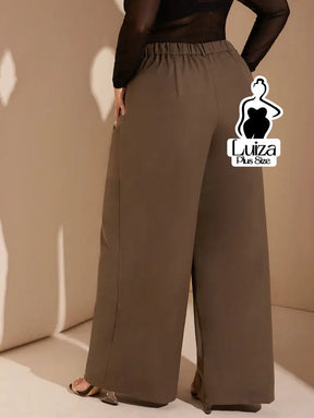 Calça Pantalona Alfaiataria Cintura Alta Com Pregas Plus Size