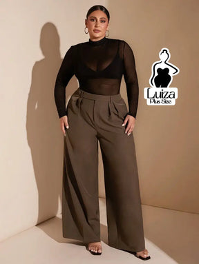 Calça Pantalona Alfaiataria Cintura Alta Com Pregas Plus Size