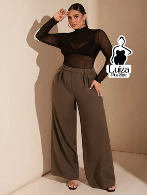 Calça Pantalona Alfaiataria Cintura Alta Com Pregas Plus Size