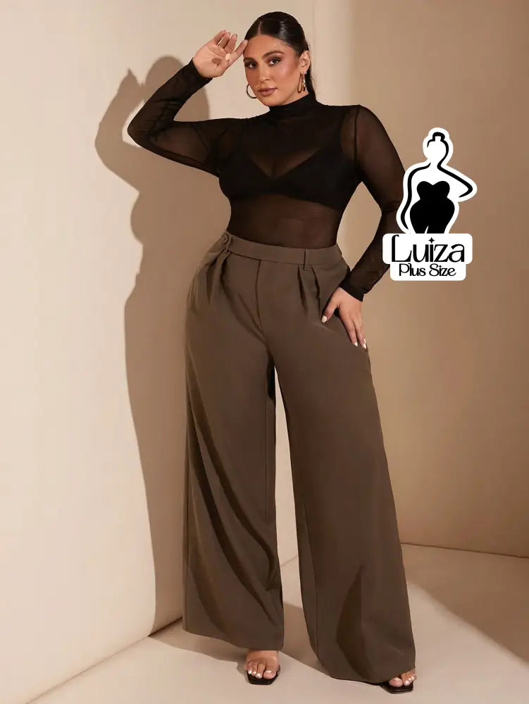 Calça Pantalona Alfaiataria Cintura Alta Com Pregas Plus Size