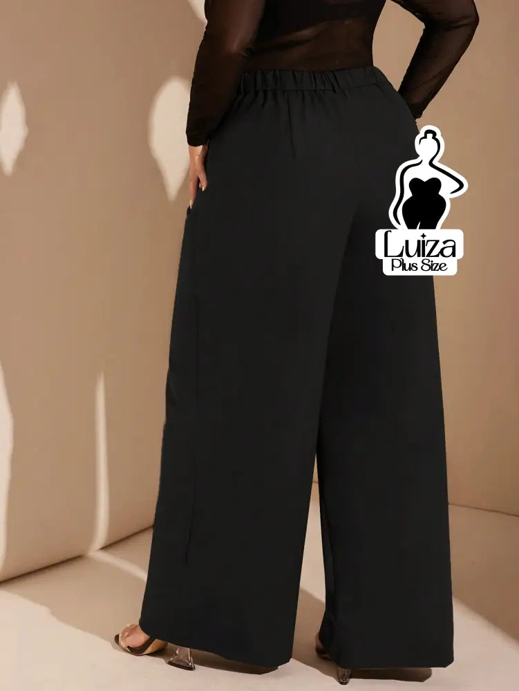 Calça Pantalona Alfaiataria Cintura Alta Com Pregas Plus Size