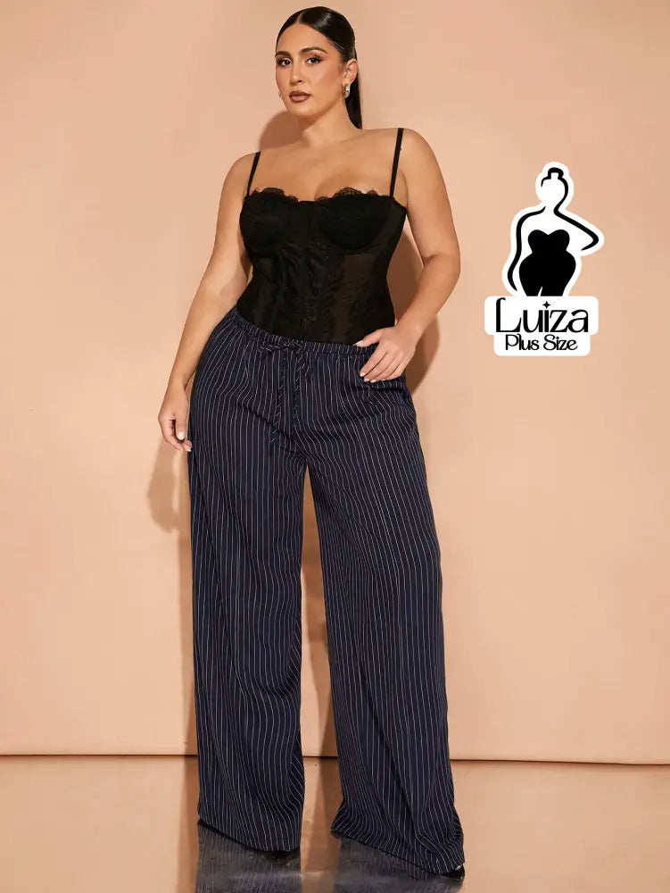 Calça Pantalona Listrada Amarração Na Cintura Plus Size