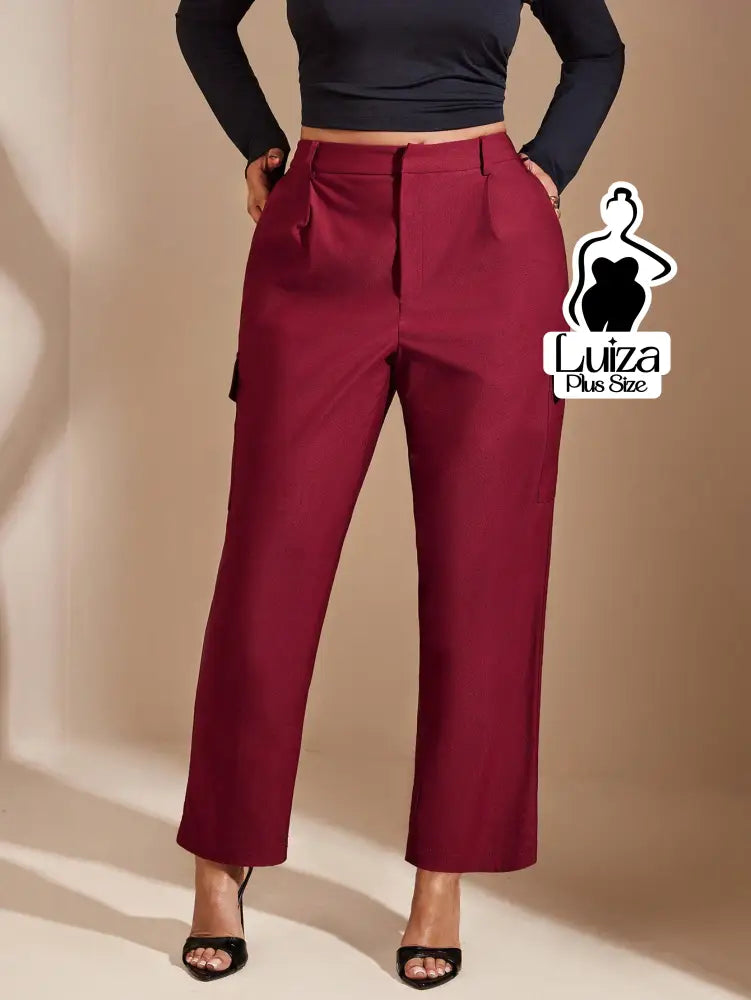 Calça Reta Alfaiataria Bolsos Cargo Cropped Plus Size