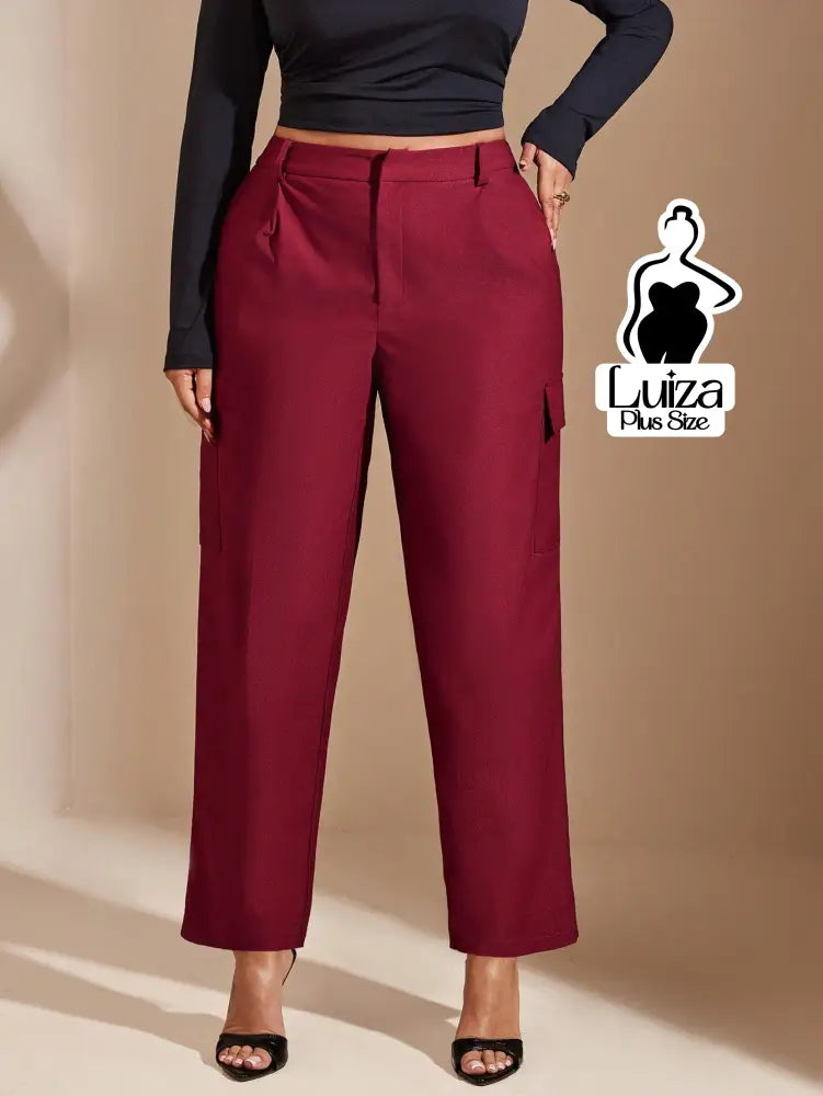 Calça Reta Alfaiataria Bolsos Cargo Cropped Plus Size