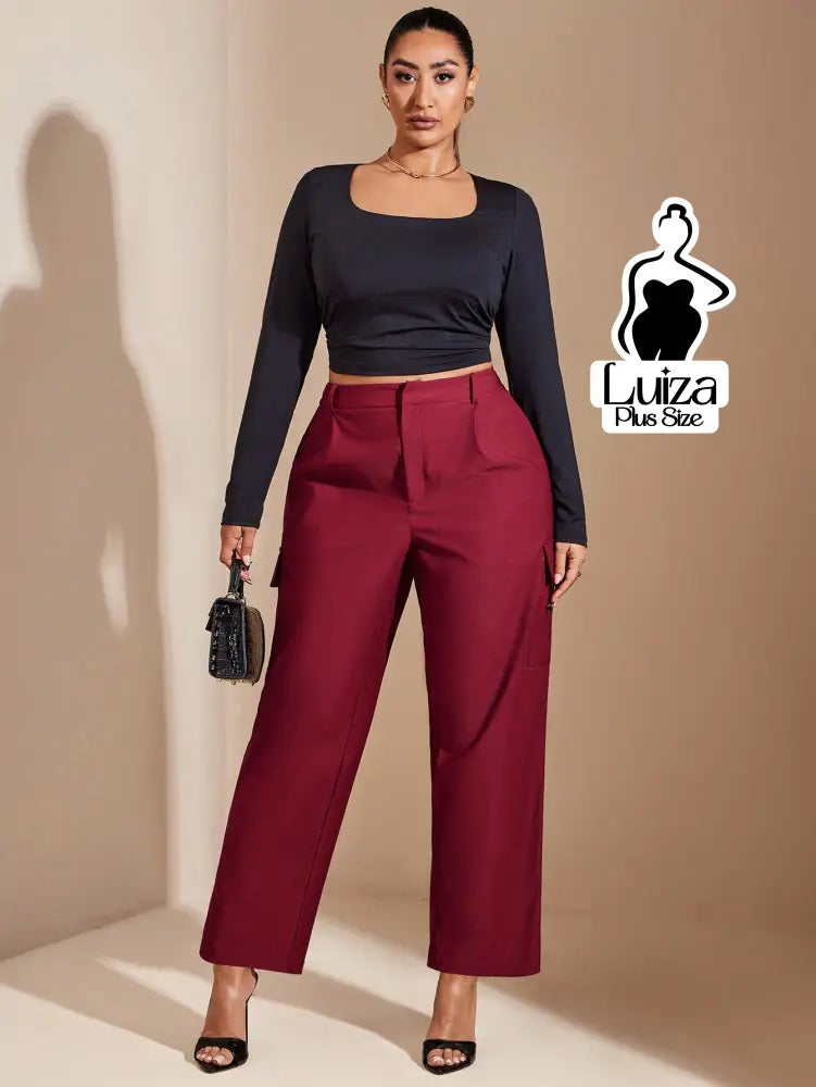 Calça Reta Alfaiataria Bolsos Cargo Cropped Plus Size