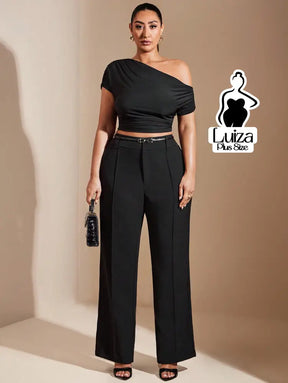 Calça Reta Alfaiataria Cintura Alta Pregas Plus Size