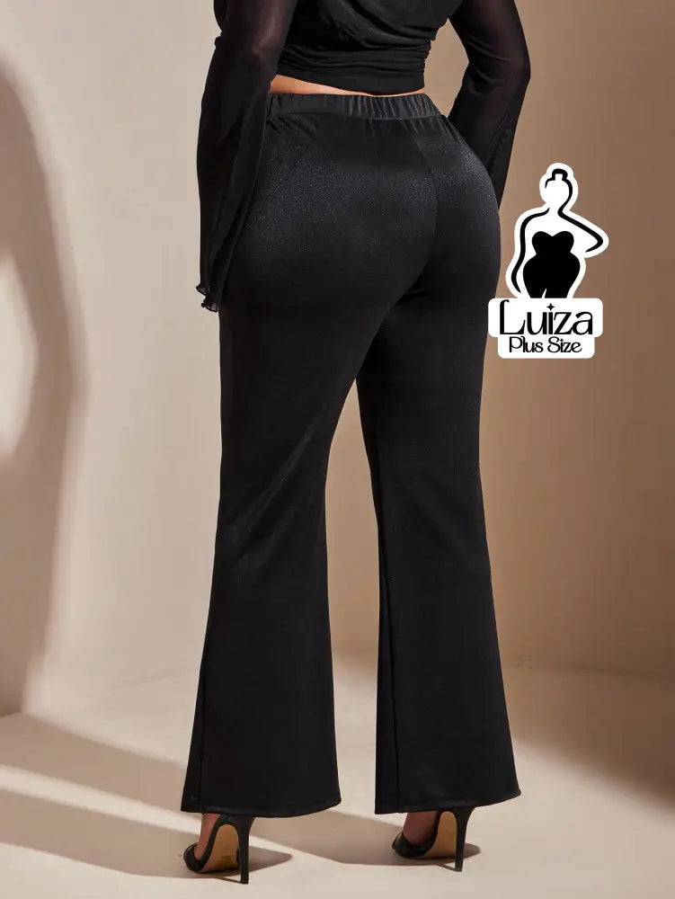 Calça Reta Cintura Alta Abertura Botões Plus Size