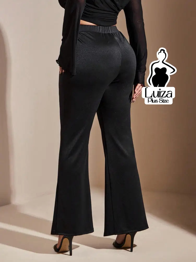 Calça Reta Cintura Alta Abertura Botões Plus Size