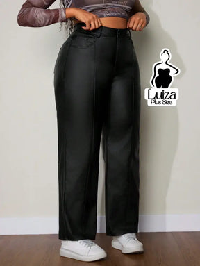Calça Reta Cintura Alta Couro Sintético Moderno Plus Size