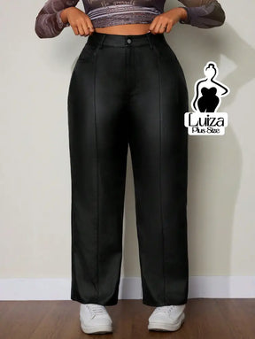Calça Reta Cintura Alta Couro Sintético Moderno Plus Size