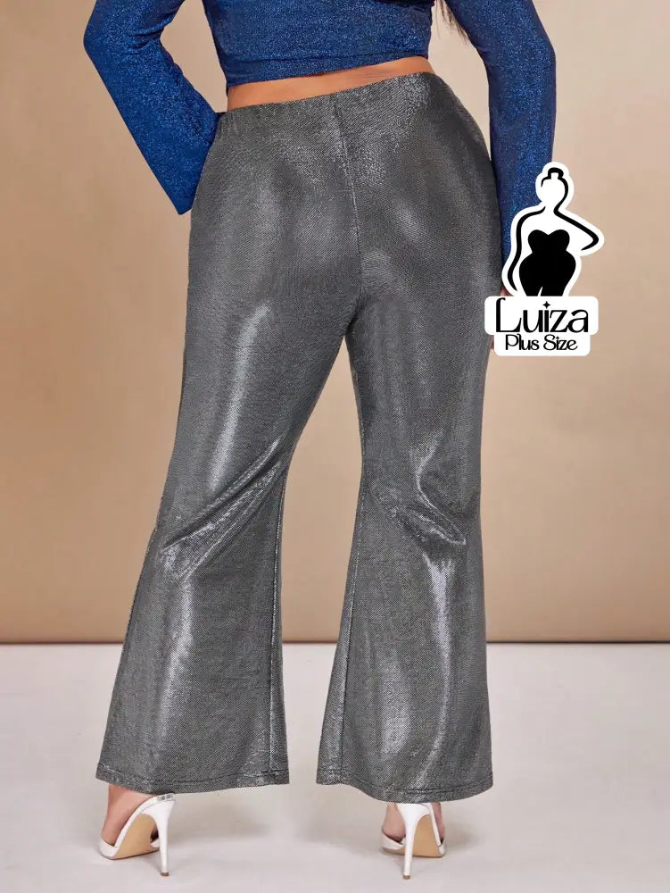 Calça Reta Cintura Alta Tecido Brilhoso Metalizado Plus Size
