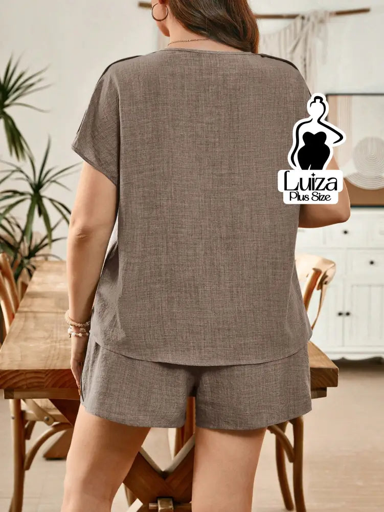 Conjunto Blusa Decote V Short Botões Laterais Plus Size