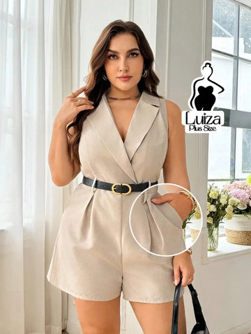 Macacão Curto Alfaiataria Lapela Decote Transpassado Plus Size