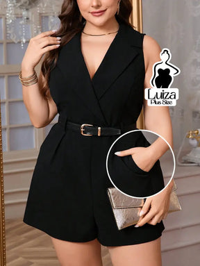 Macacão Curto Alfaiataria Lapela Decote Transpassado Plus Size