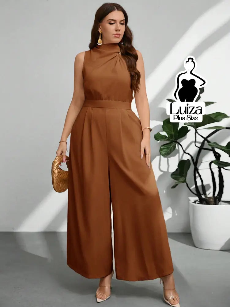 Macacão Longo Sem Mangas Gola Alta Drapeada Plus Size