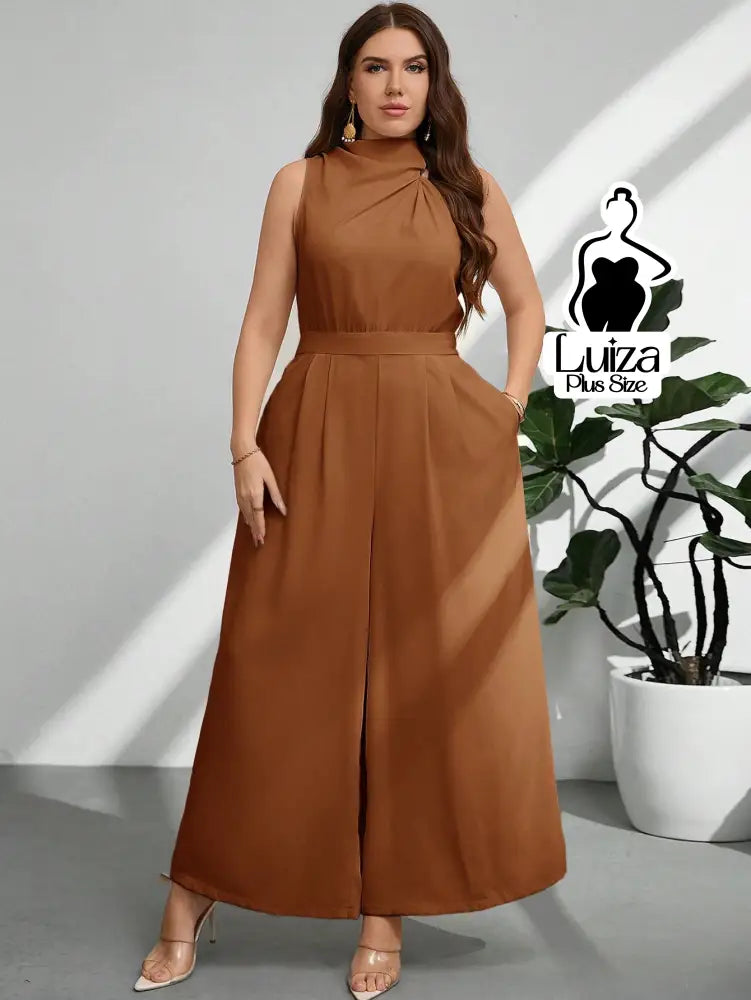 Macacão Longo Sem Mangas Gola Alta Drapeada Plus Size