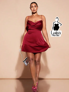 Vestido Curto Alças Finas Decote Drapeado Plus Size