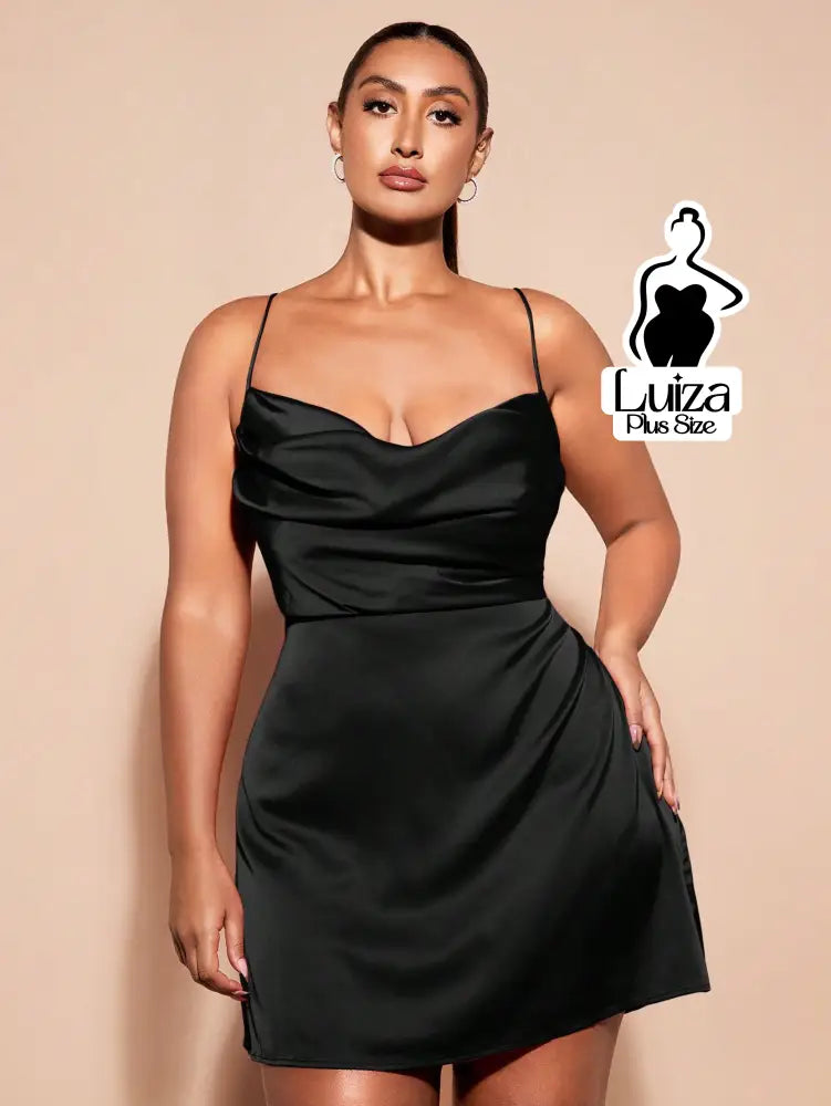 Vestido Curto Alças Finas Decote Drapeado Plus Size