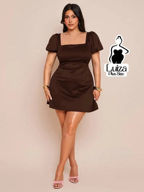 Vestido Curto Cetim Manga Bufante Decote Quadrado Plus Size