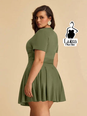 Vestido Curto Godê Plissado Manga Curta Plus Size