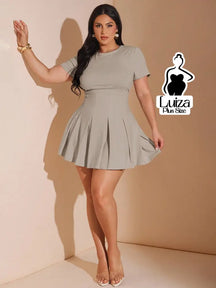Vestido Curto Godê Plissado Manga Curta Plus Size