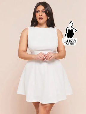 Vestido Curto Godê Sem Mangas Cintura Marcada Plus Size