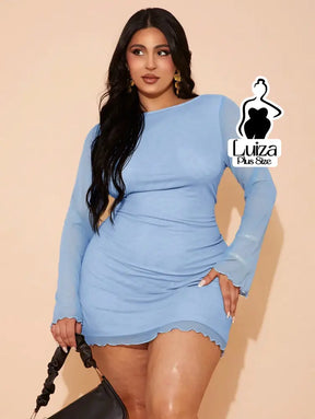 Vestido Curto Manga Longa Tule Barra Ondulada Plus Size