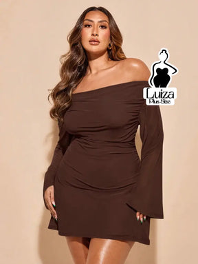 Vestido Curto Ombro A Ombro Manga Flare Drapeado Plus Size