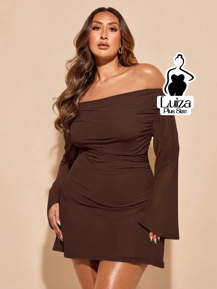 Vestido Curto Ombro A Ombro Manga Flare Drapeado Plus Size
