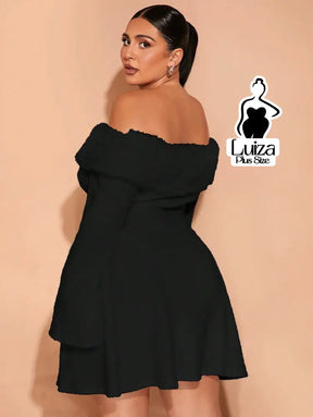 Vestido Curto Ombro A Ombro Plumas Manga Flare Plus Size