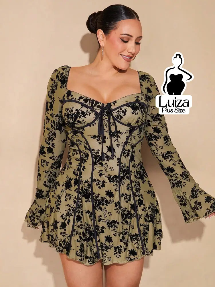 Vestido Curto Rodado Floral Manga Longa Flare Plus Size