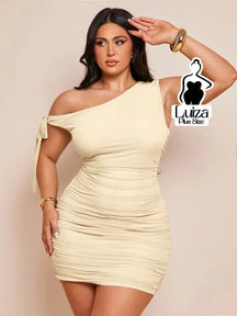 Vestido Curto Um Ombro Só Detalhe Amarração Plus Size