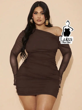 Vestido Curto Um Ombro Só Manga Longa Tule Plus Size
