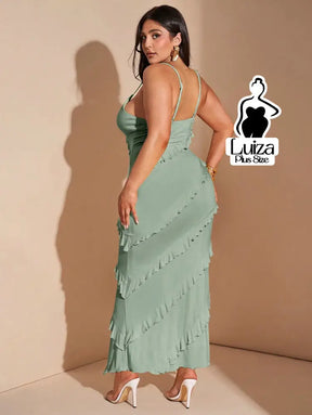 Vestido Longo Babados Diagonais Alça Fina Plus Size