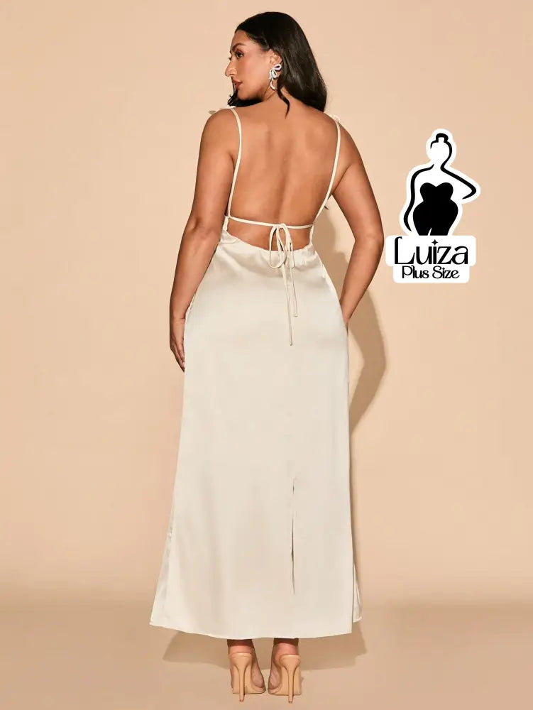 Vestido Longo Drapeado Aplicações Florais Laterais Plus Size