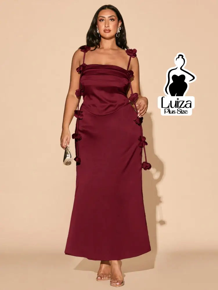 Vestido Longo Drapeado Aplicações Florais Laterais Plus Size